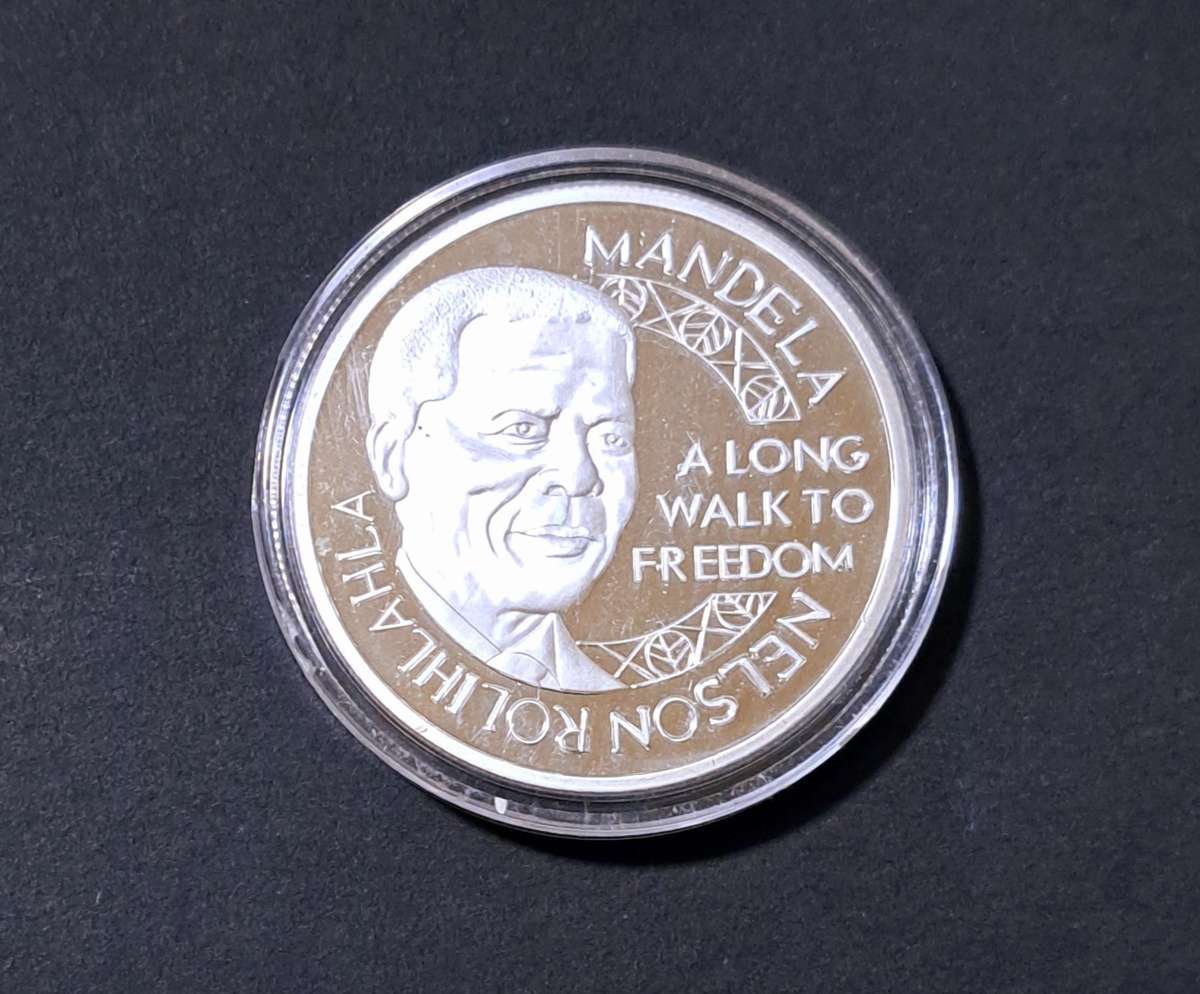 MANDELA * A LONG WORK TO FREEDOM *( NOBEL PEACE PRIZE 1993 ) CROWN SIZE .999 SILVER PLATED.
