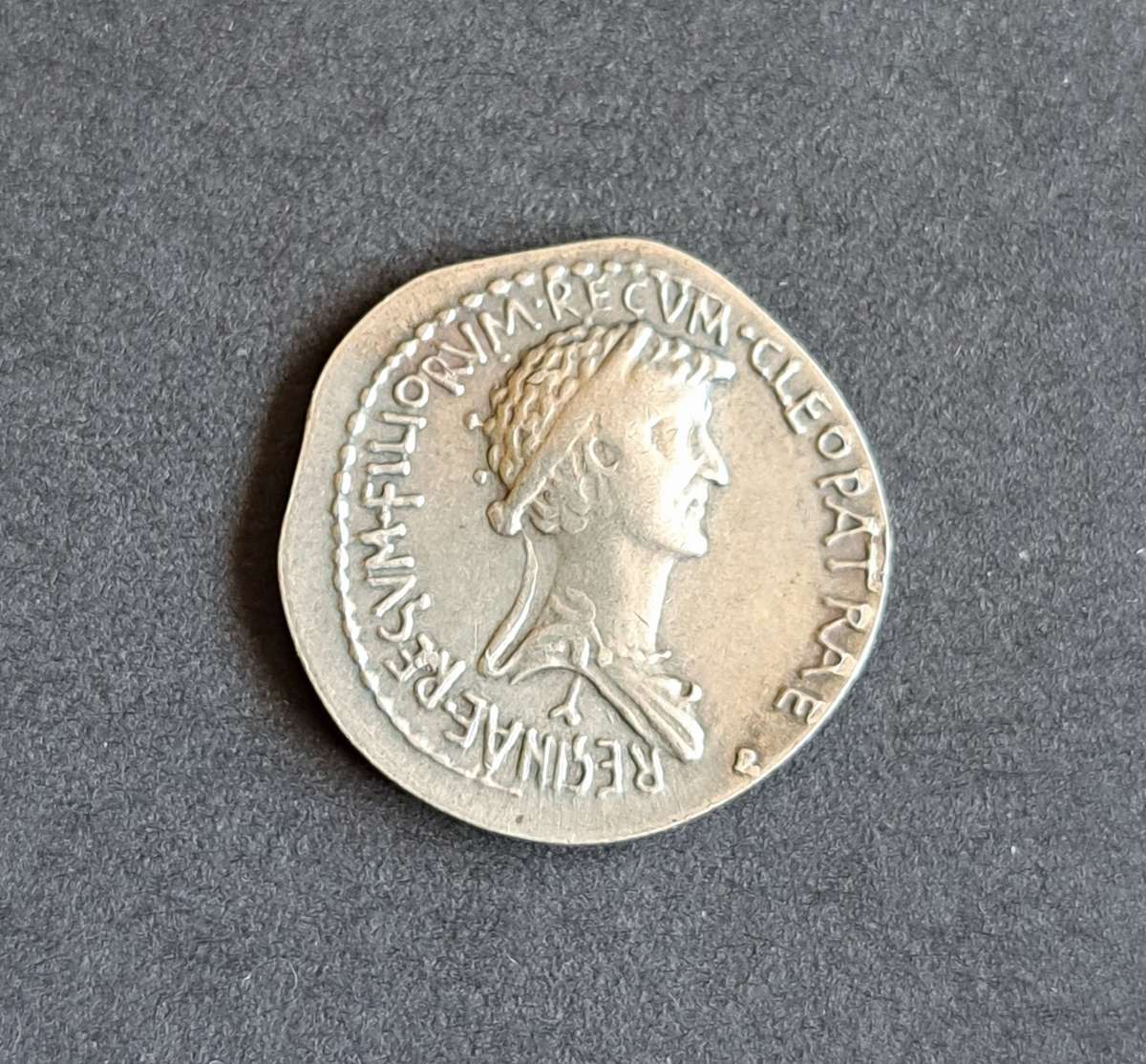 **Ancient Coin**  **Roman Coin**.LIKE NEW**UNKNOWN**Realist due to no payment**