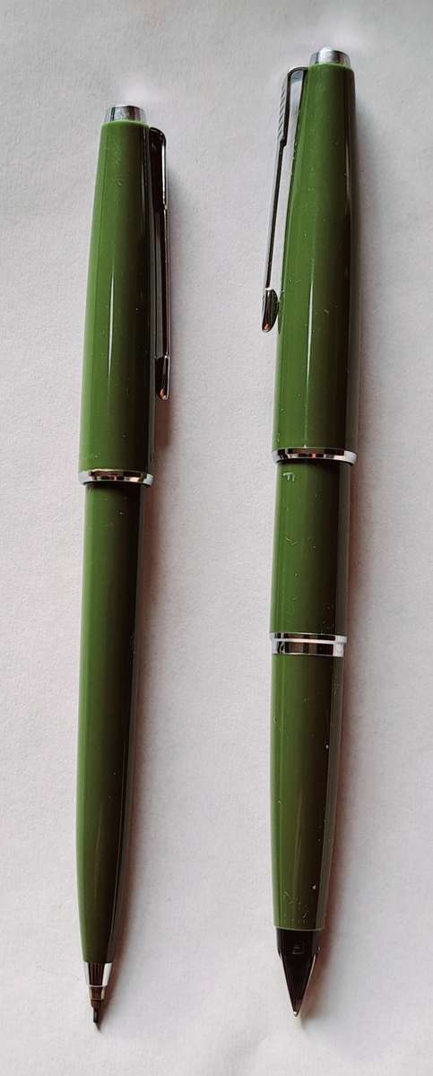 PARKER ROLLER BALLPOINT PEN & PENCIL SET IN ORIGINAL CASE.