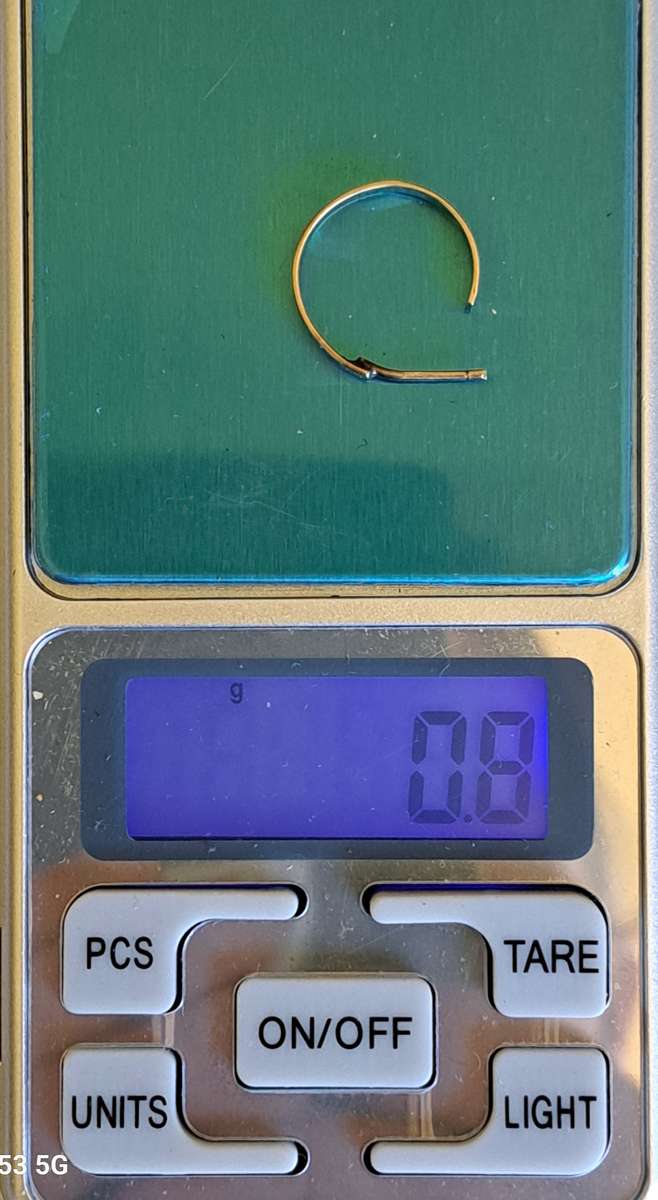 ** 9CT GOLD** 0.8 GRAMS **GOLD VALUE R465.14 ** ONLY ONE EARRING