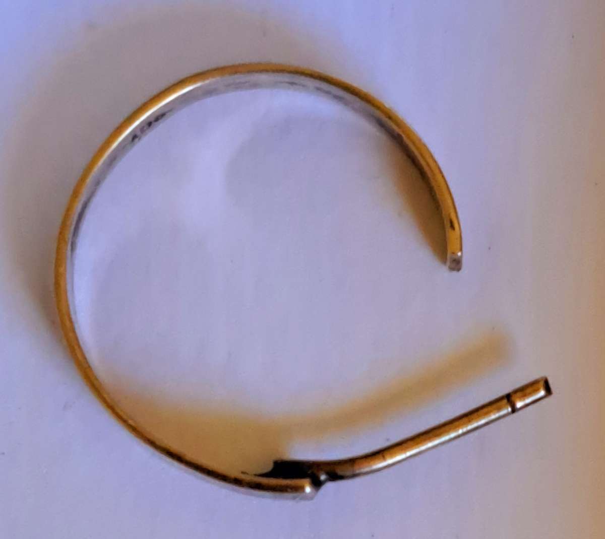 ** 9CT GOLD** 0.8 GRAMS **GOLD VALUE R465.14 ** ONLY ONE EARRING