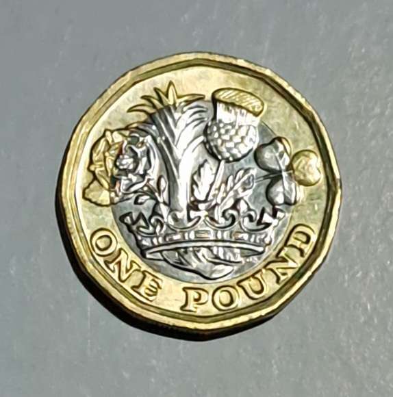 One Pound  Coin 2017 Queen Elizabeth  -- UNC COIN --