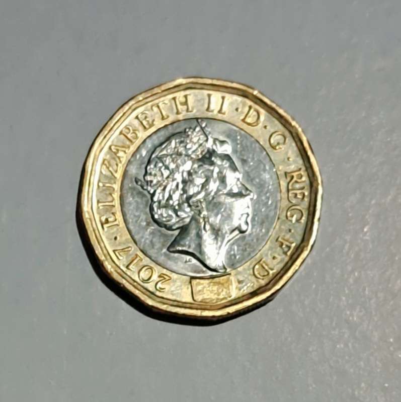 One Pound  Coin 2017 Queen Elizabeth  -- UNC COIN --
