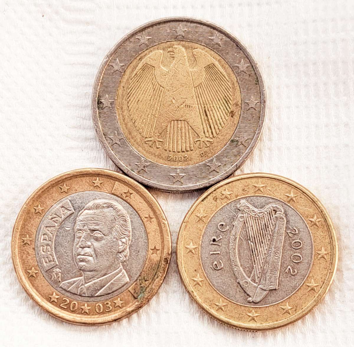 2 × 1 Euro coins + 2 Euro coin.
