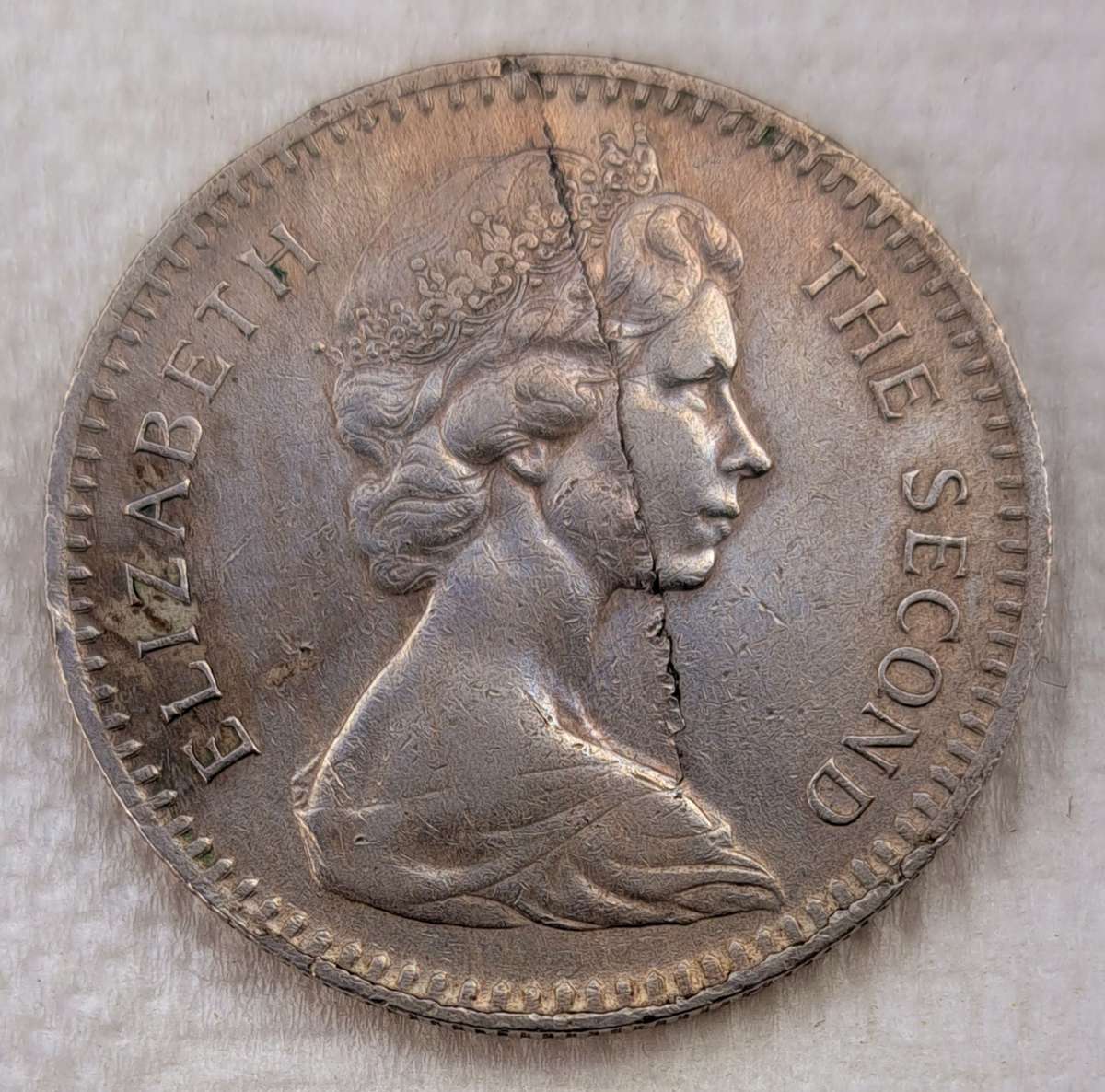"Error Coin" Rhodesia 20c " 2 Shillings " 1964 Crack on Queens Face "