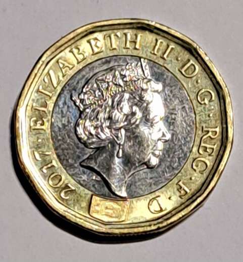 One Pound  Coin 2017 Queen Elizabeth  -- UNC COIN --