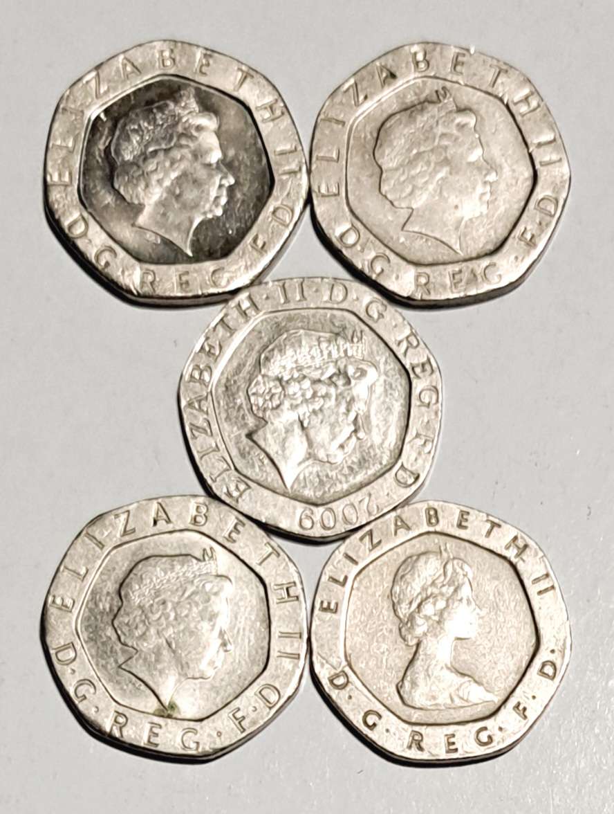 Britain 5 × Twenty Pence Coins  " 1982" 2000 ""2 × 2002" 2009 "