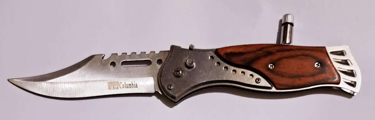 USA Columbia Hunting Pocket Flick Knife 24cm With Led-Light & Belt Sheath. "New"B".