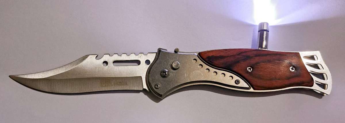 USA Columbia Hunting Pocket Flick Knife 24cm With Led-Light & Belt Sheath. "New"B".