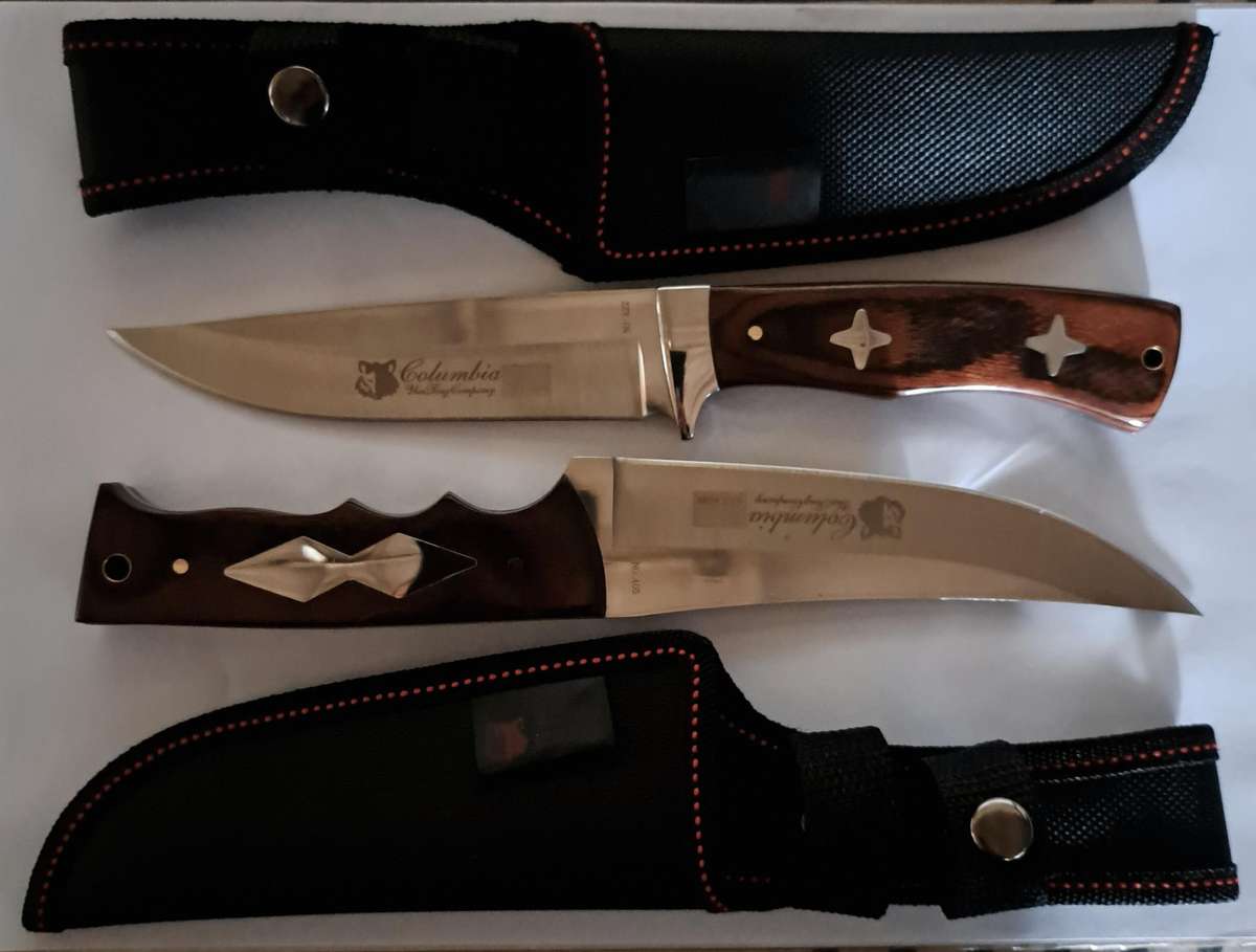 2 Columbia USA Saber Hunting Knives 24cm with 2 Belt Sheath " New" 2 Different Wooden Handles.