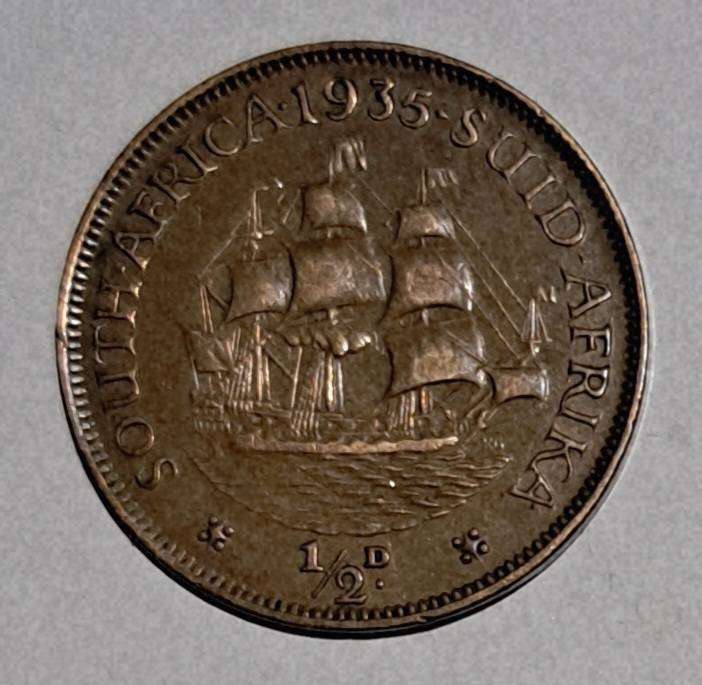 Nice 1935 Union of South Africa Half-Penny  Details.