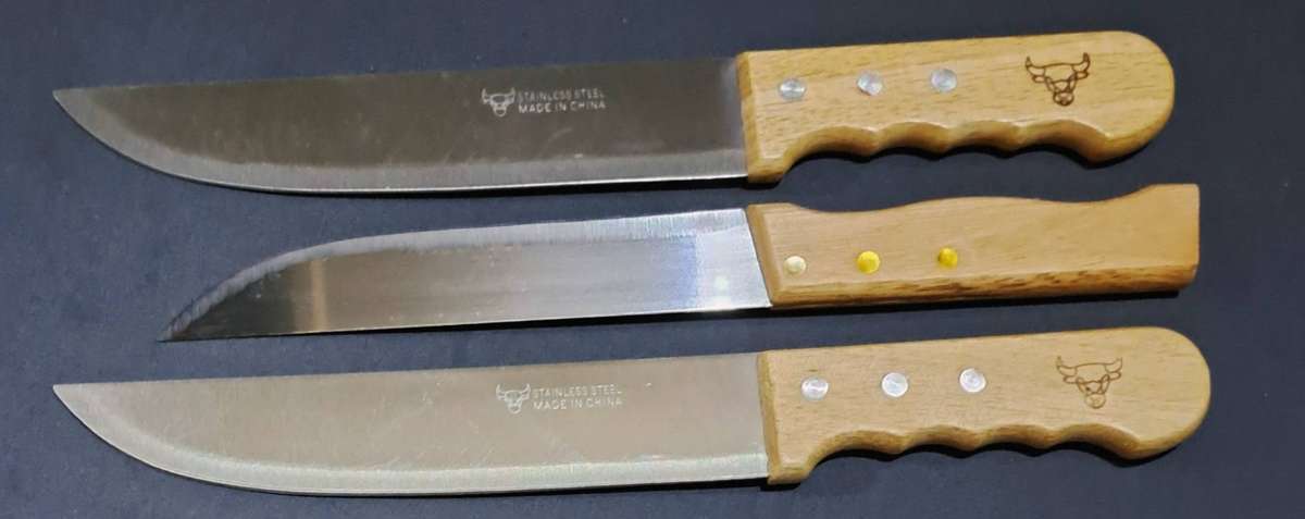 3 Big Knives with wooden Handles  1 Blade 17cm  2 blades 20cm  Knives 32cm New