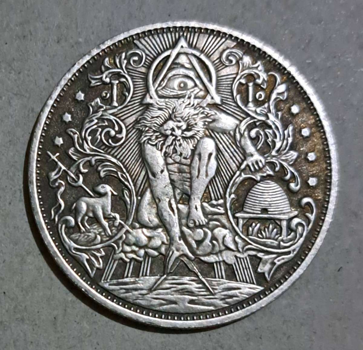 Vintage Inspired One Dollar All-seeing Eye Commemorative coin Crown size coin New