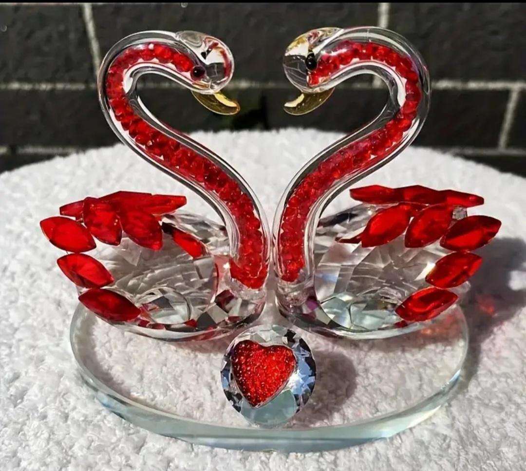Elegant Crystal Swan Statue with Heart-Shaped Base -Red & -Clear Crystal Glass in Box  New