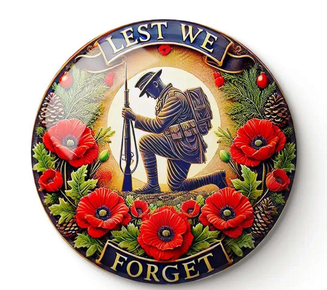 Lest We Froget Remembrance DAY Brooch.
