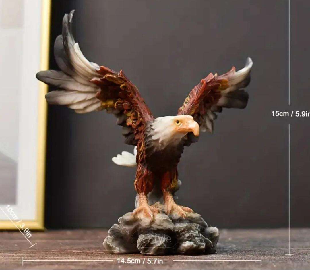Beautiful Modern Resin Eagle Statue "Stunning" New in Box  "