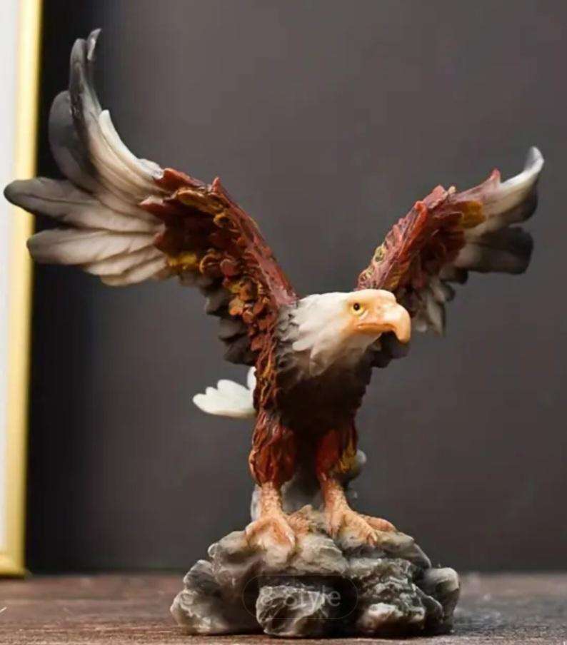 Beautiful Modern Resin Eagle Statue "Stunning" New in Box "