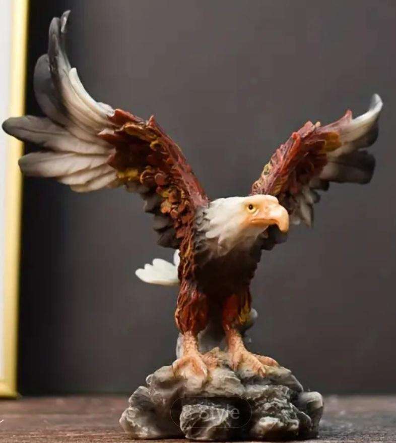 Beautiful Modern Resin Eagle Statue "Stunning" New in Box  "