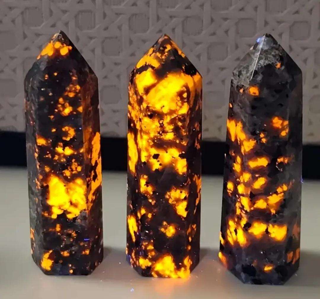 3pcs Yooperlite Towers Natural Volcanic Glass Crystals / Glows Only Under Blacklight  New.
