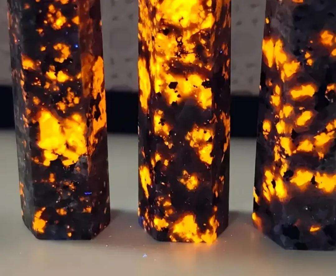 3pcs Yooperlite Towers Natural Volcanic Glass Crystals / Glows Only Under Blacklight  New.