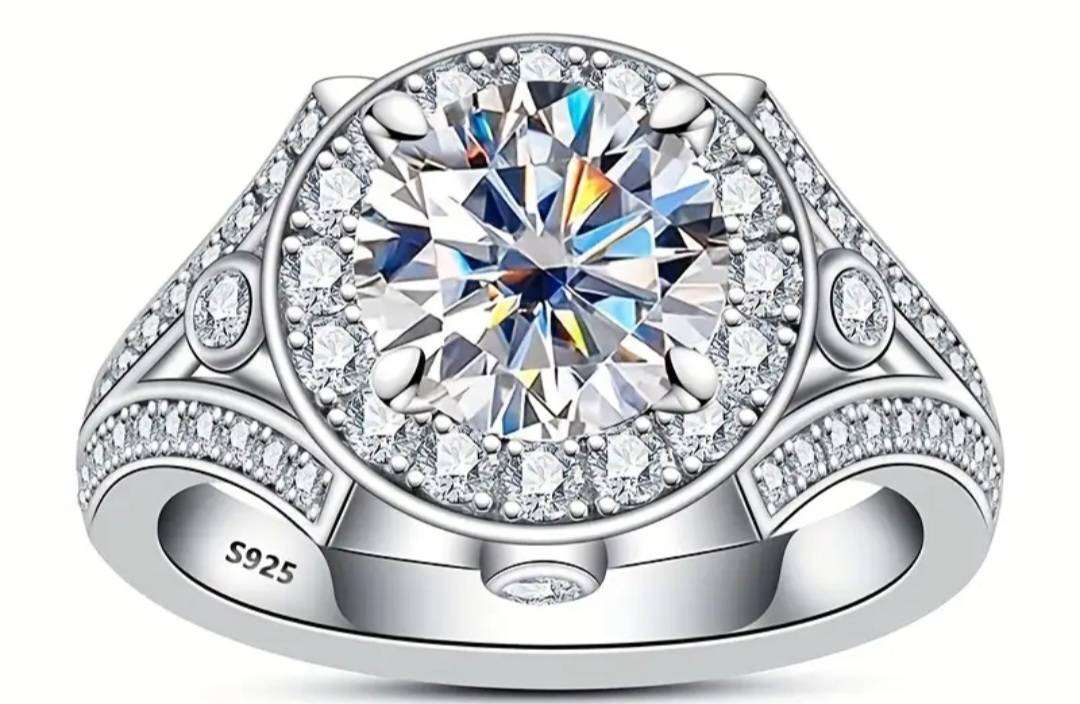 Sterling Silver Women's Ring Luxurious & Elegant Design,Inlaid with Full Brick Pattern.Size 8 in Box