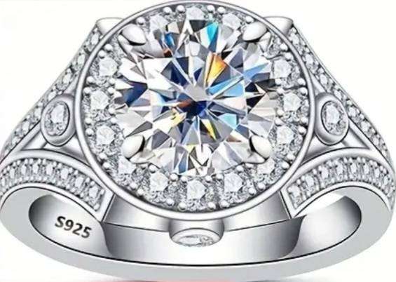 Sterling Silver Women's Ring Luxurious & Elegant Design,Inlaid with Full Brick Pattern.Size 8 in Box