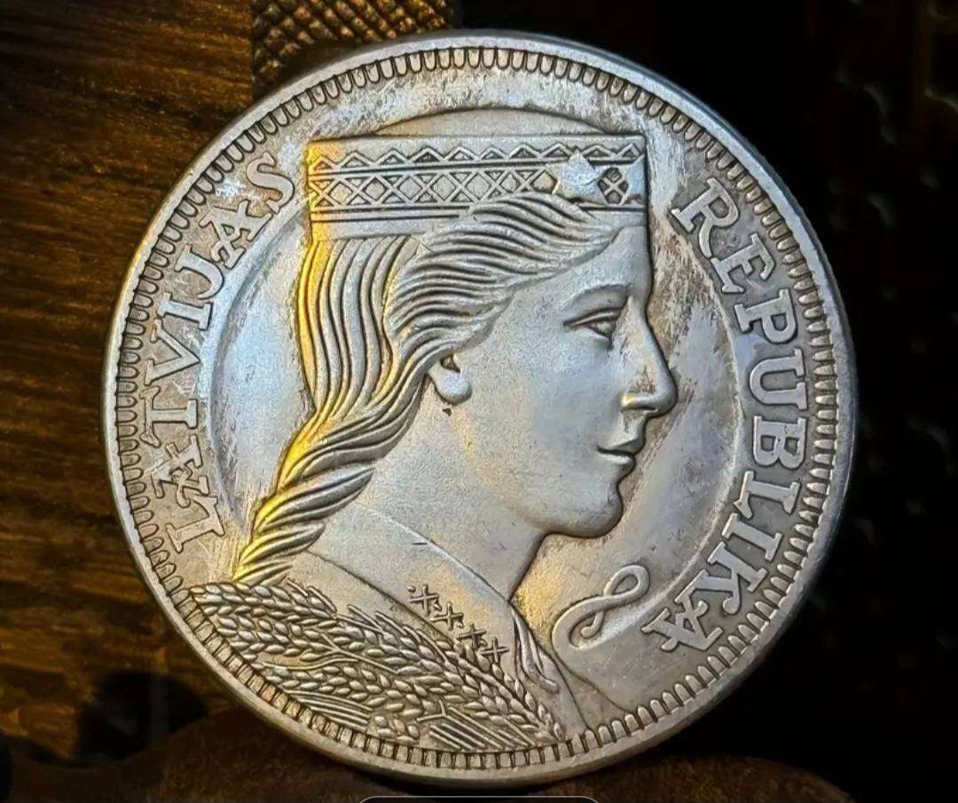 1931 Latvia 5 Dinare Vintage Commemorative Coin  ' Crown Size Coin '
