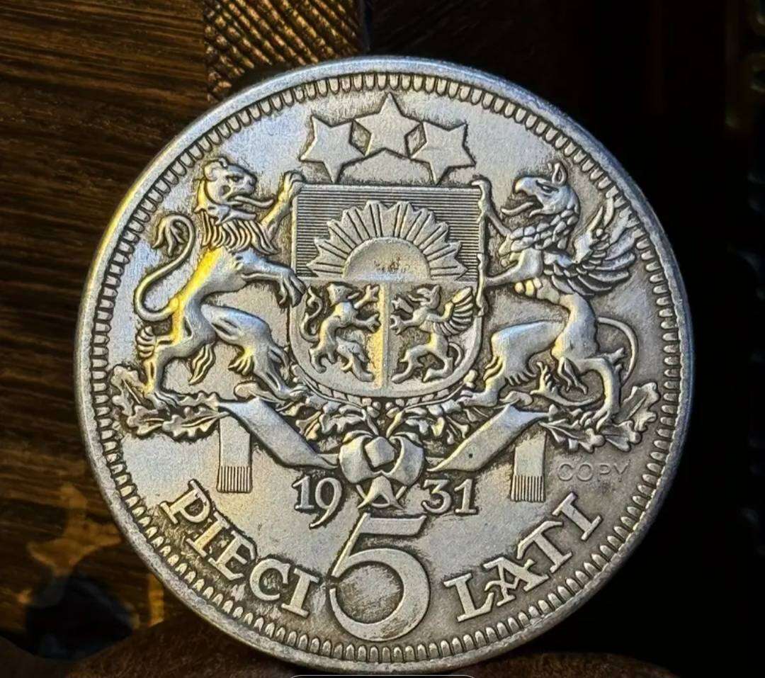 1931 Latvia 5 Dinare Vintage Commemorative Coin  ' Crown Size Coin '