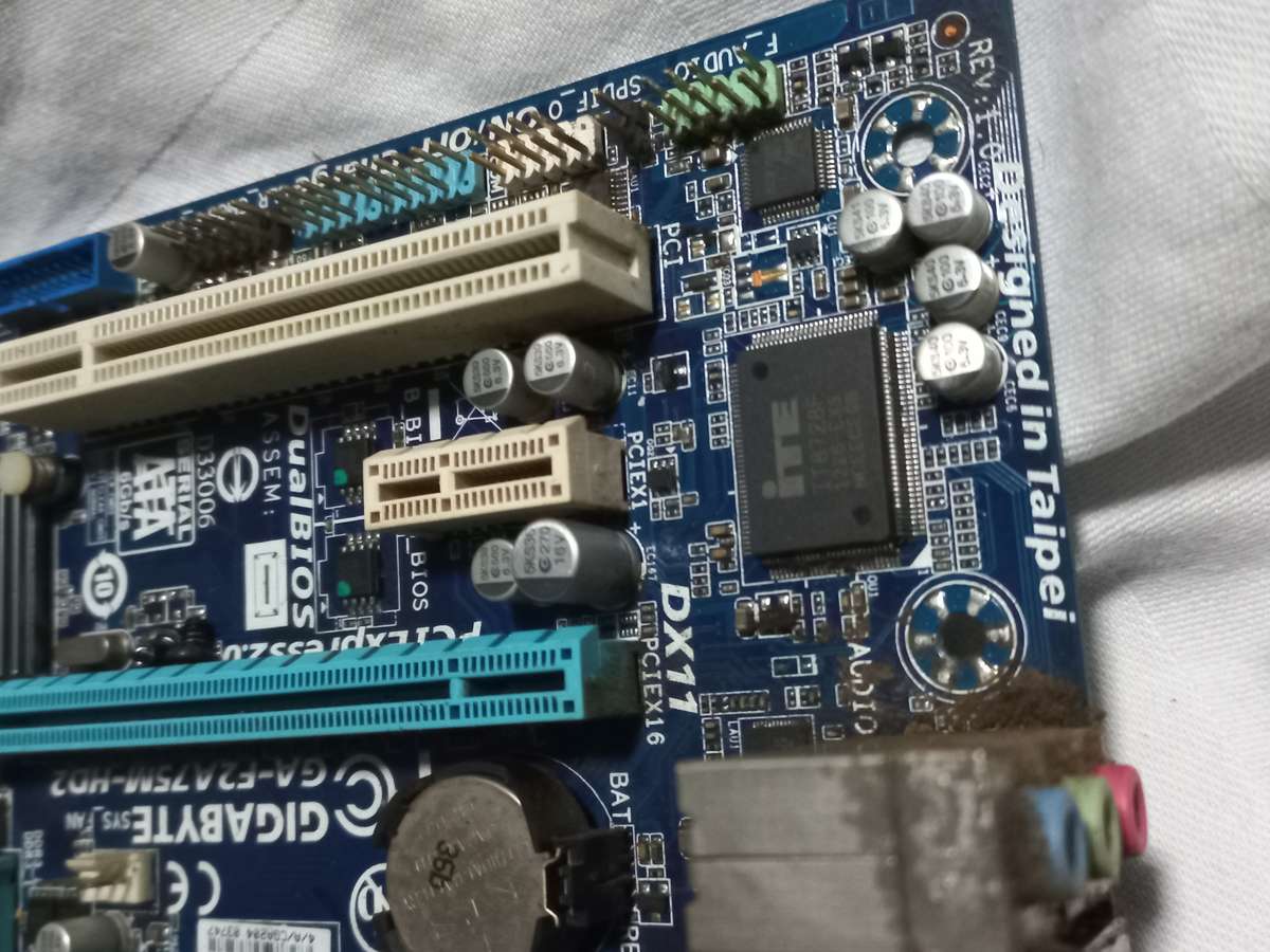 Gigabyte GA-F2A75M-HD2 motherboard