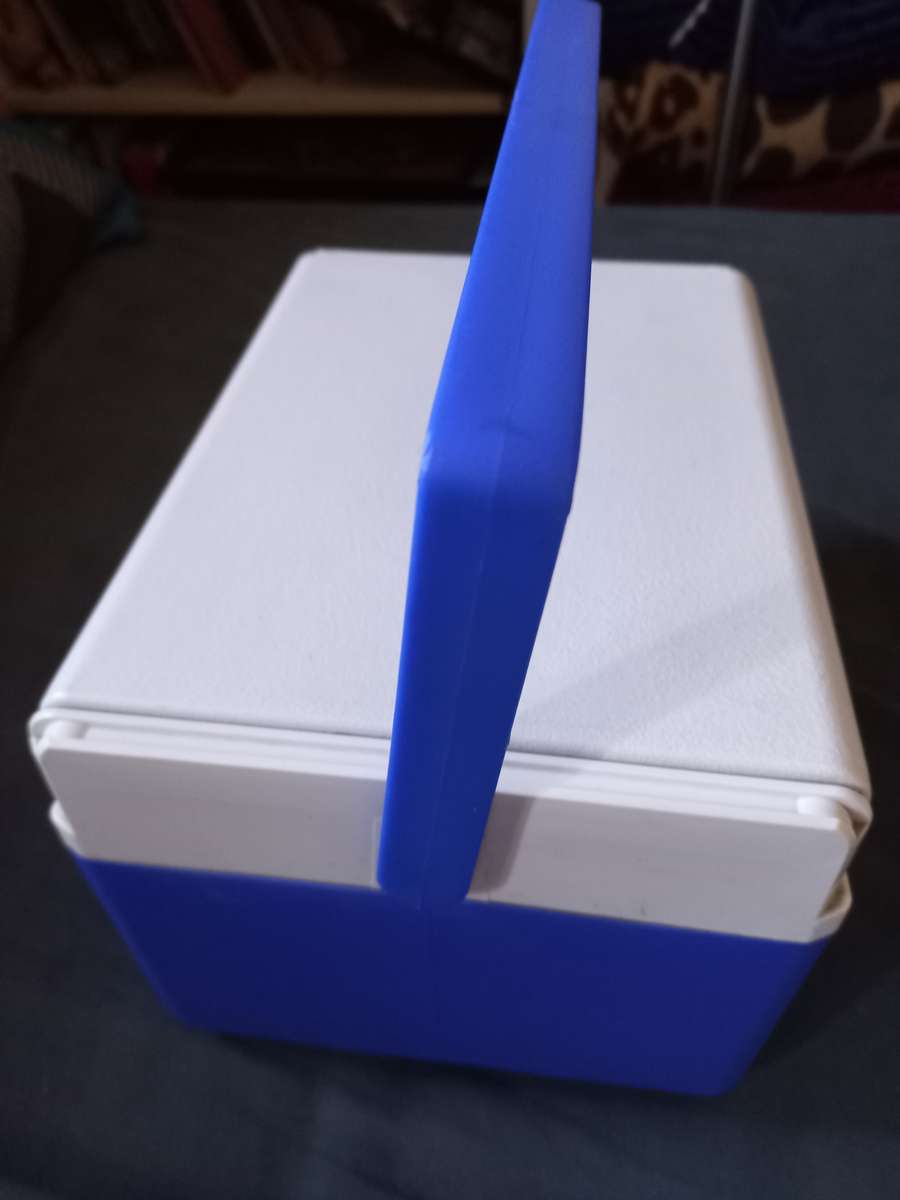 Coleman cooler box 4.7 liters