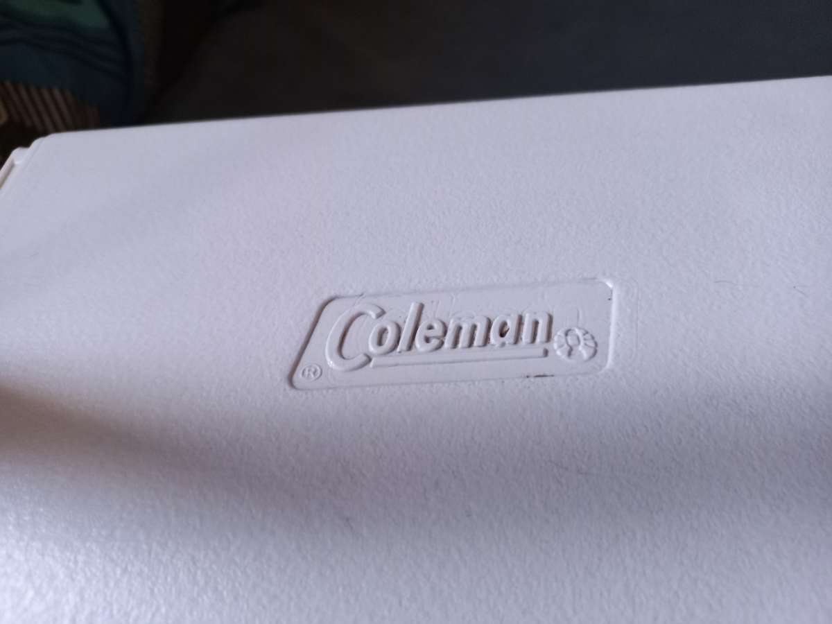 Coleman cooler box 4.7 liters