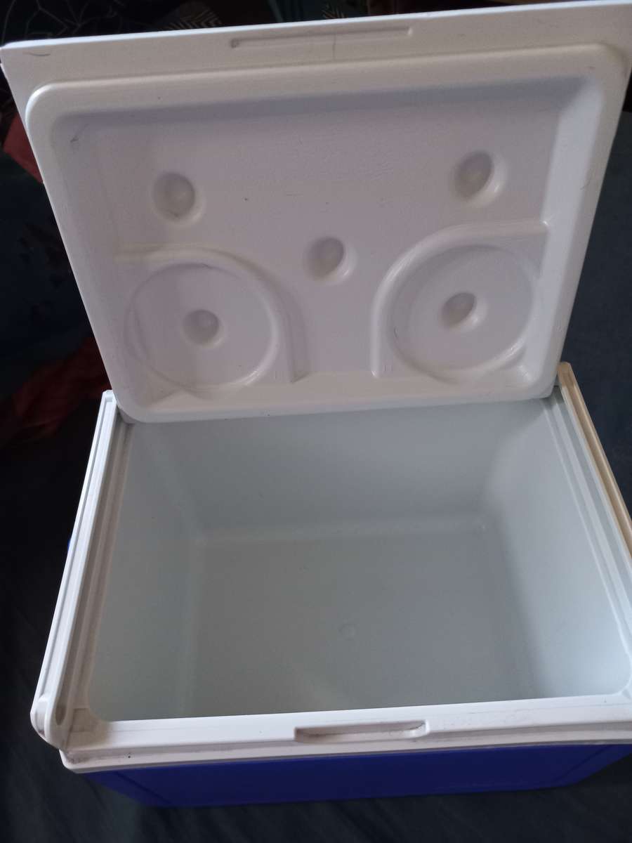 Coleman cooler box 4.7 liters