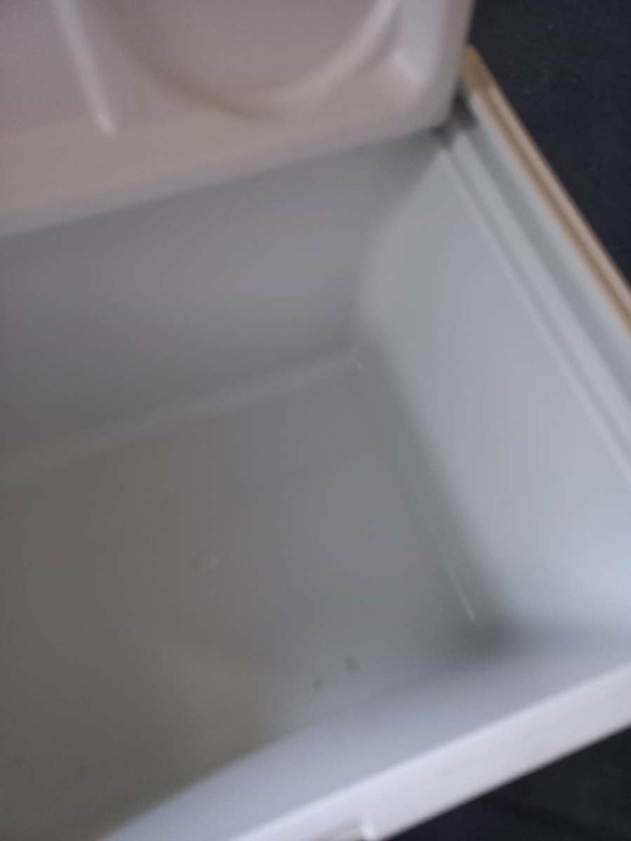 Coleman cooler box 4.7 liters