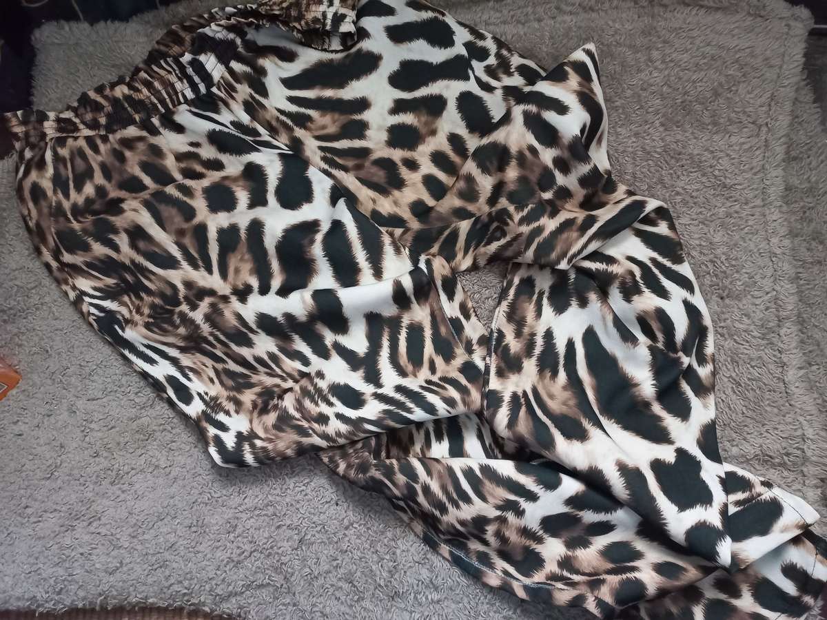 Ladies printed pants size m