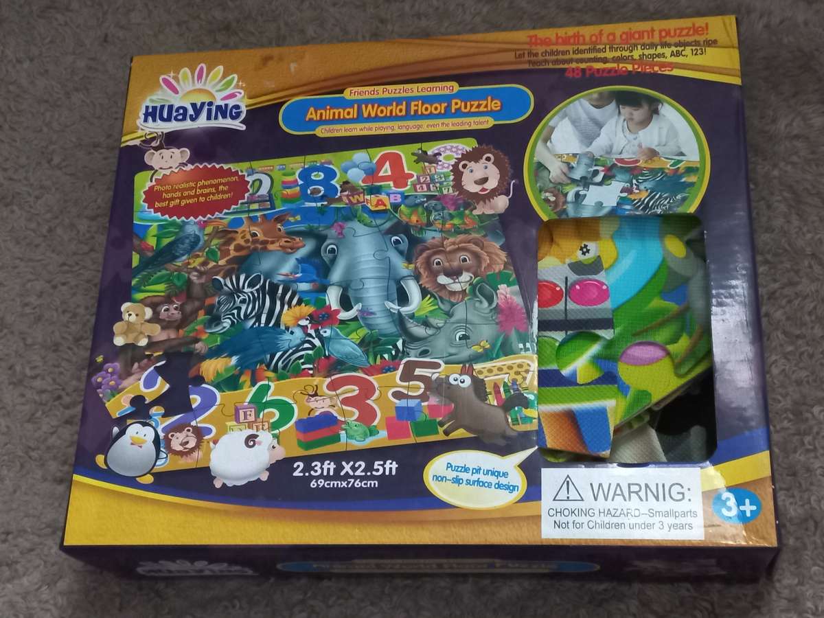 Animal world floor puzzle