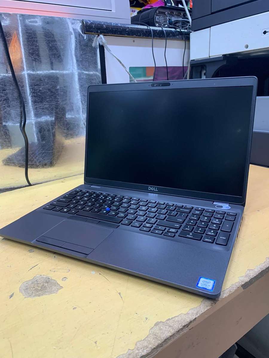 Dell Latitude 5500 Laptop Intel Core i7-8th Gen 8GB Memory 256GB SSD