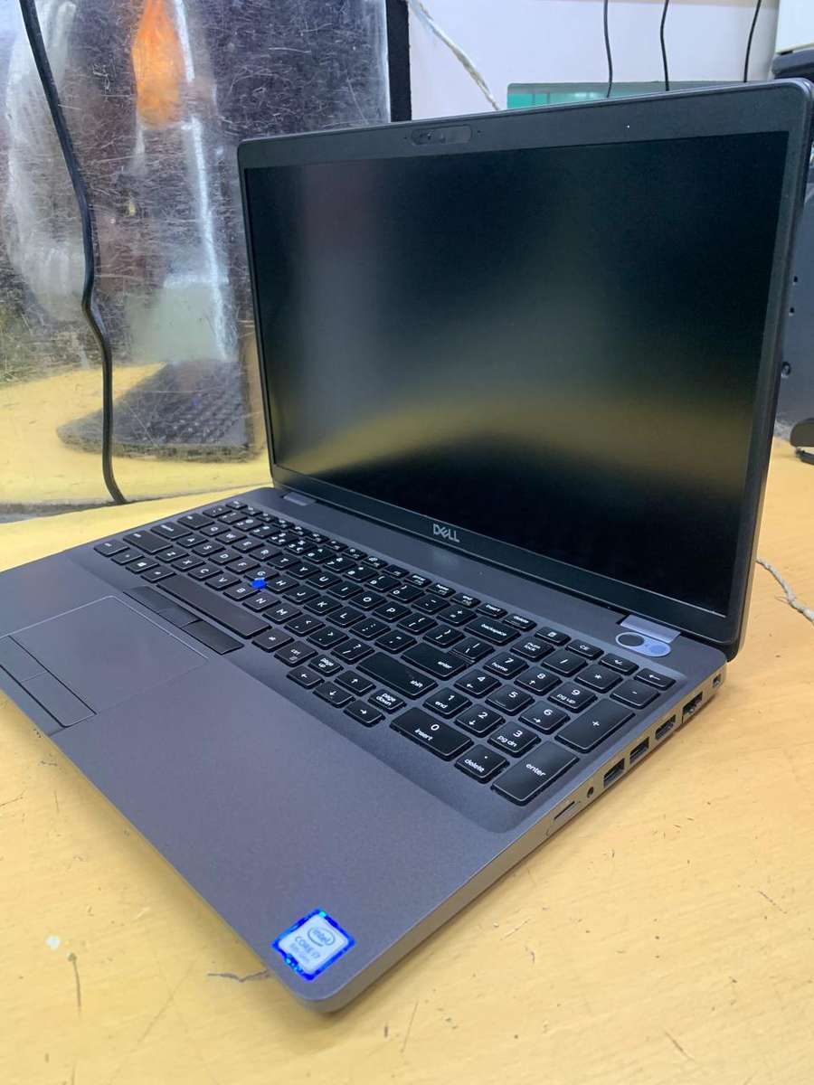 Dell Latitude 5500 Laptop Intel Core i7-8th Gen 8GB Memory 256GB SSD