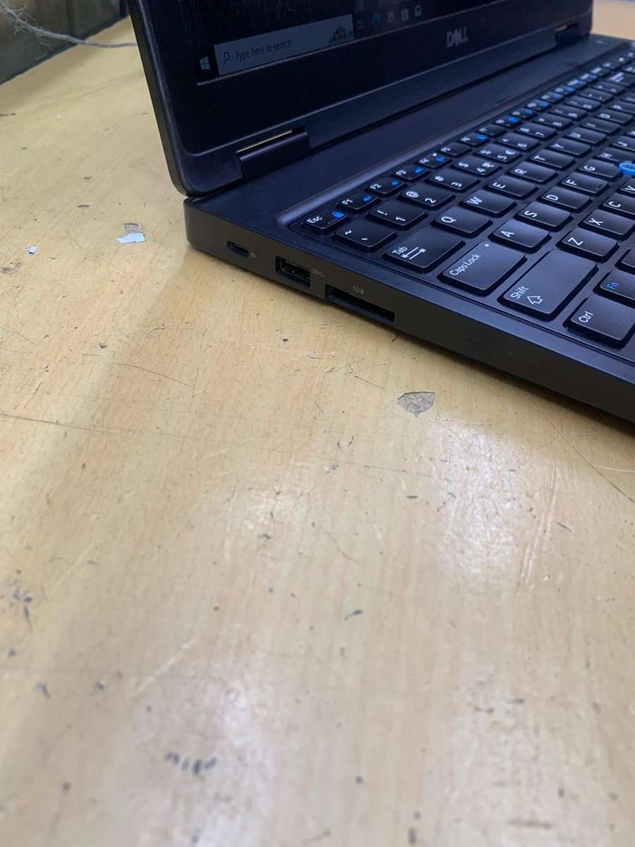 Dell Latitude 5590 Laptop - Intel Core i7 | 8th Gen Laptop, 16GB Ram, 256Gb ssd