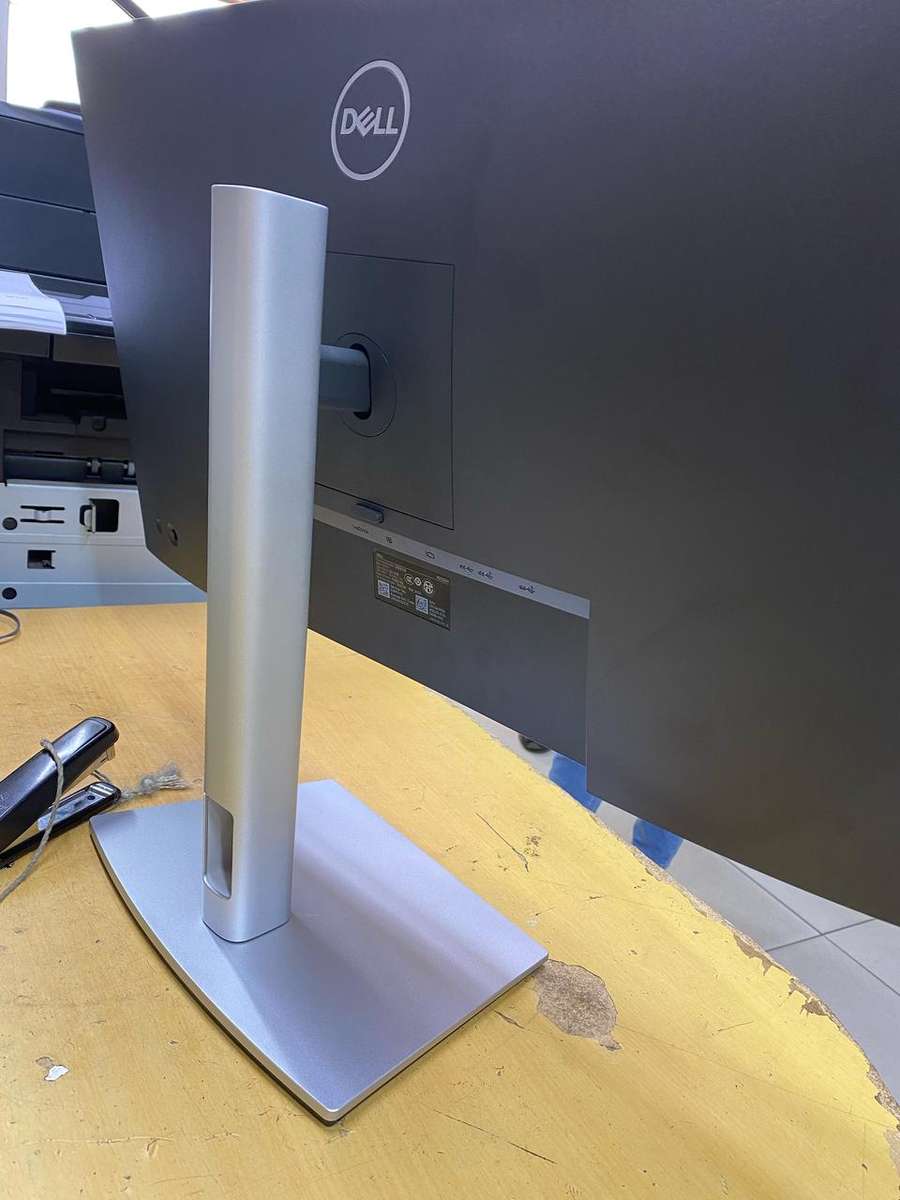 Dell P2722H 68.6cm (27") 1920 x 1080 FHD Monitor (Borderless / Frameless Monitor)