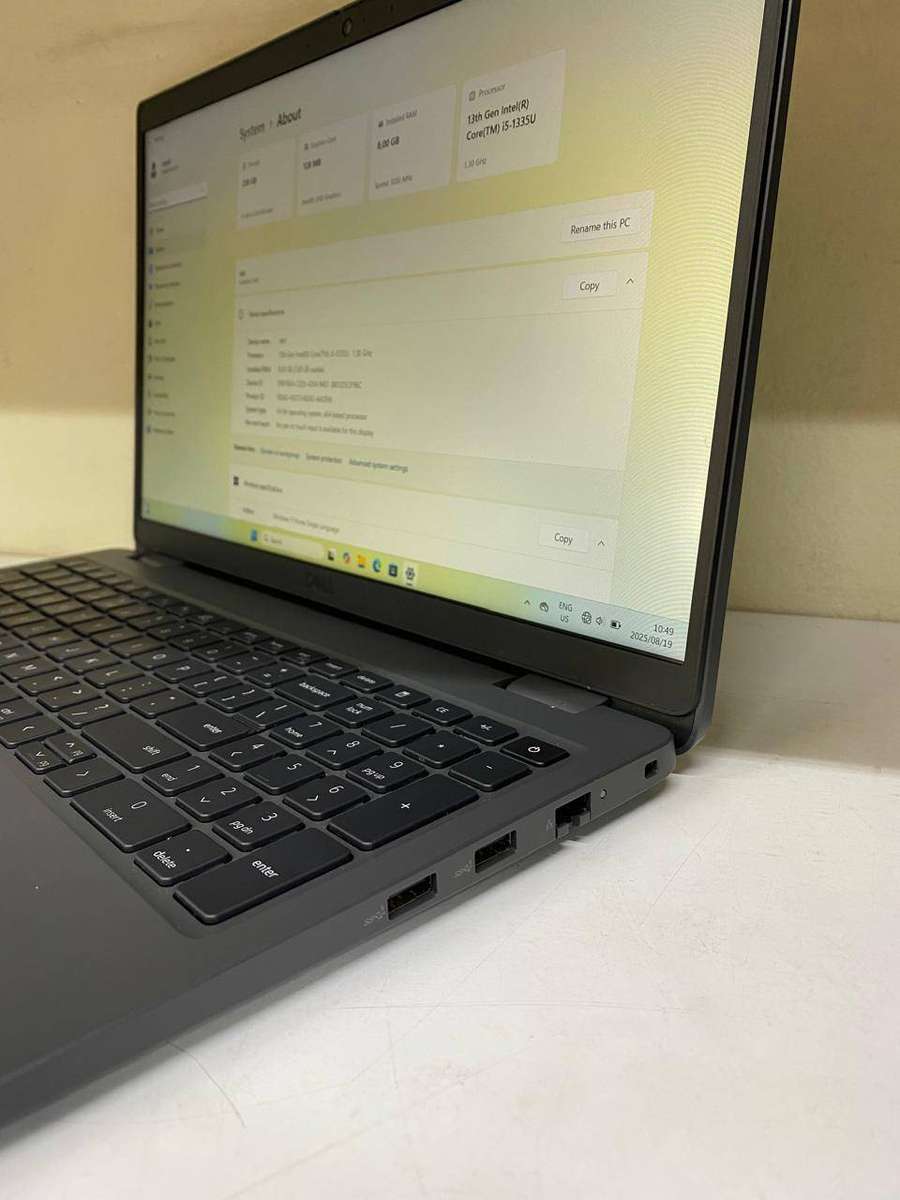 Dell Latitude 3540 Notebook PC  Core i5-1335U / 15.6 FHD / 8GB RAM / 256GB SSD / Win 11 Pro / Grey