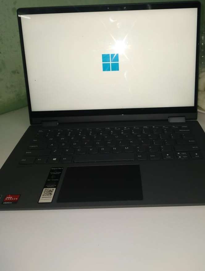 Lenovo IdeaPad Flex 5 2in 1, AMD Ryzen 3, 512MB GPU, 4GB, 512GB Nvem M.2,  Touch Screen, WIFI,  Good