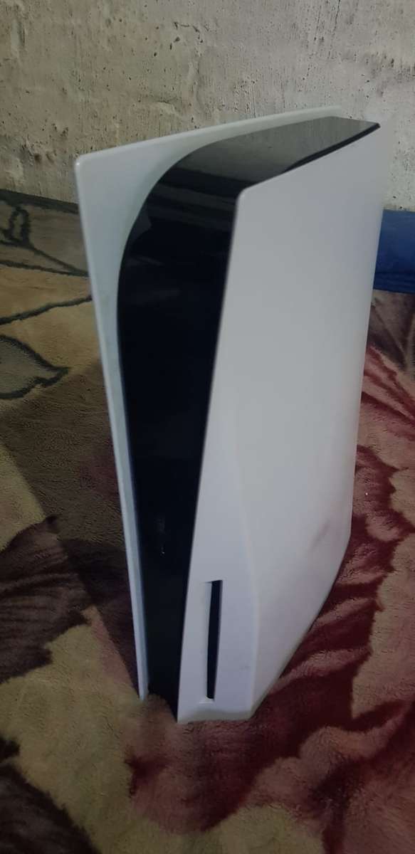 Remove Teenagers from the Street PlayStation PS5, 2 Controllers, 660GB, HDMI, Blu-Ray DVD, Cables