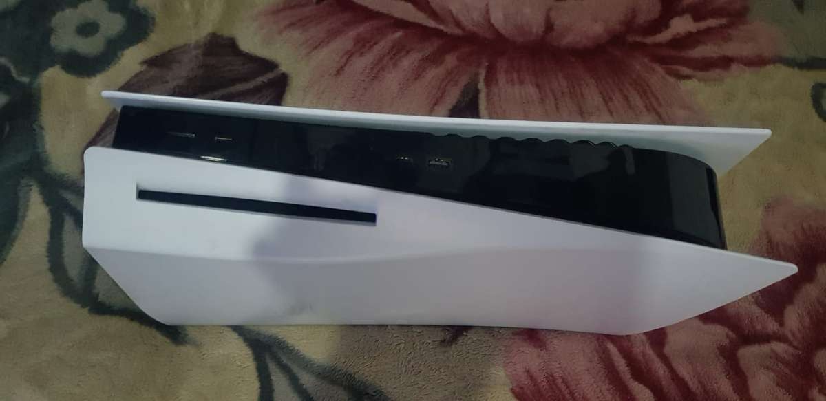 Remove Teenagers from the Street PlayStation PS5, 2 Controllers, 660GB, HDMI, Blu-Ray DVD, Cables