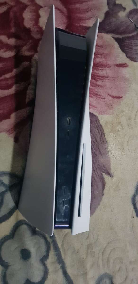 Remove Teenagers from the Street PlayStation PS5, 2 Controllers, 660GB, HDMI, Blu-Ray DVD, Cables