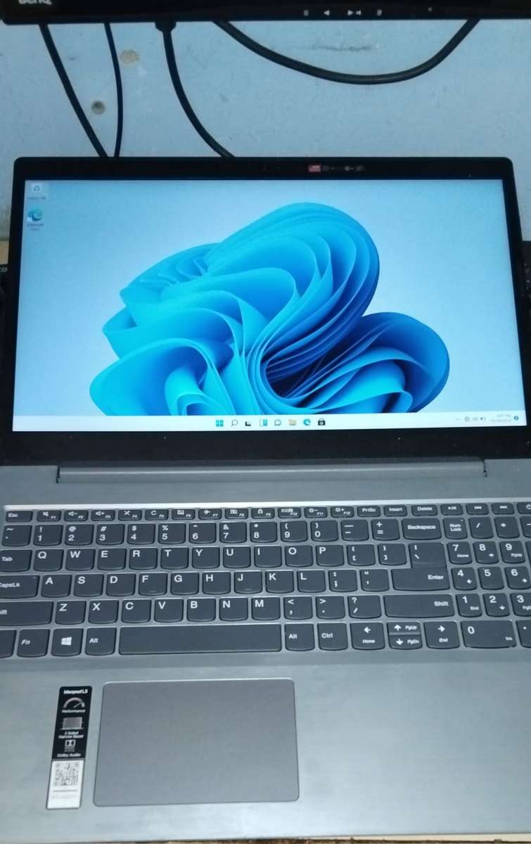 Lenovo, i3 11th Gen, 20GB Ram, 512GB M.2 Nvem, HDMI, Bluetooth, 4G LTE, WI-FI
