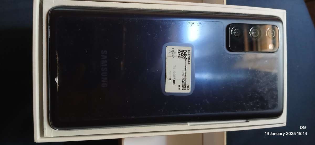 Samsung Galaxy S20Fe cracked