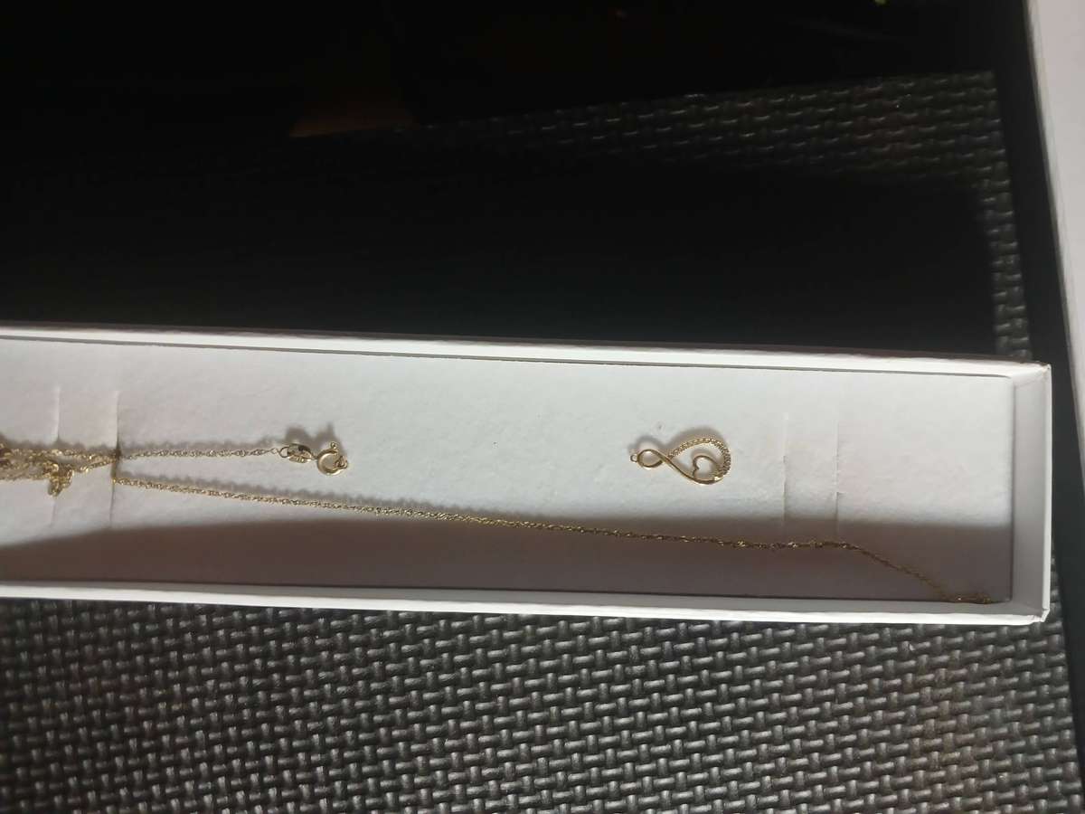 9ct gold pendant necklace