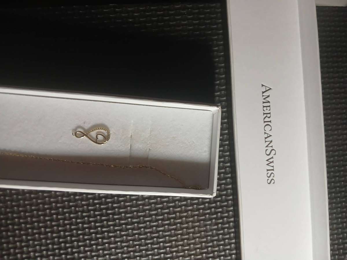 9ct gold pendant necklace