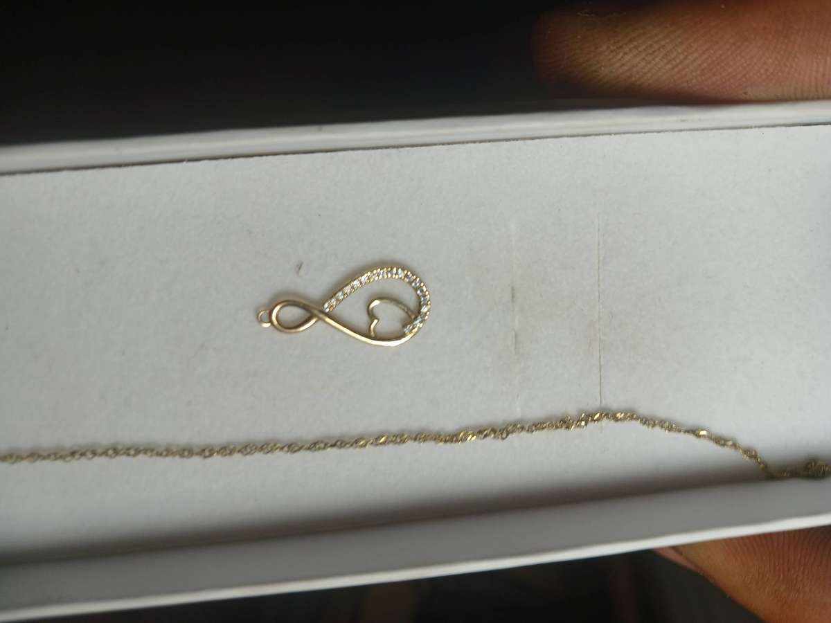 9ct gold pendant necklace