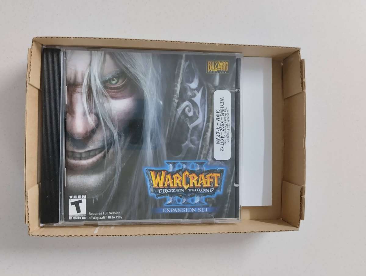 Warcraft III & The Frozen Throne Expansion Big Box PC CD-ROM Game Windows 2003